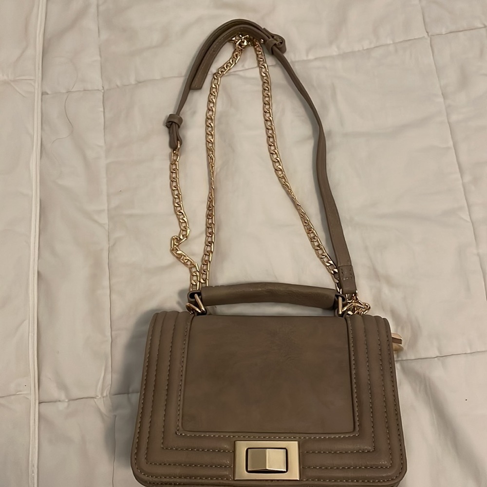 Gold Chain linked square Bag - Picture 2 of 3